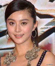 67岁产女婴老夫妻为女儿过生日